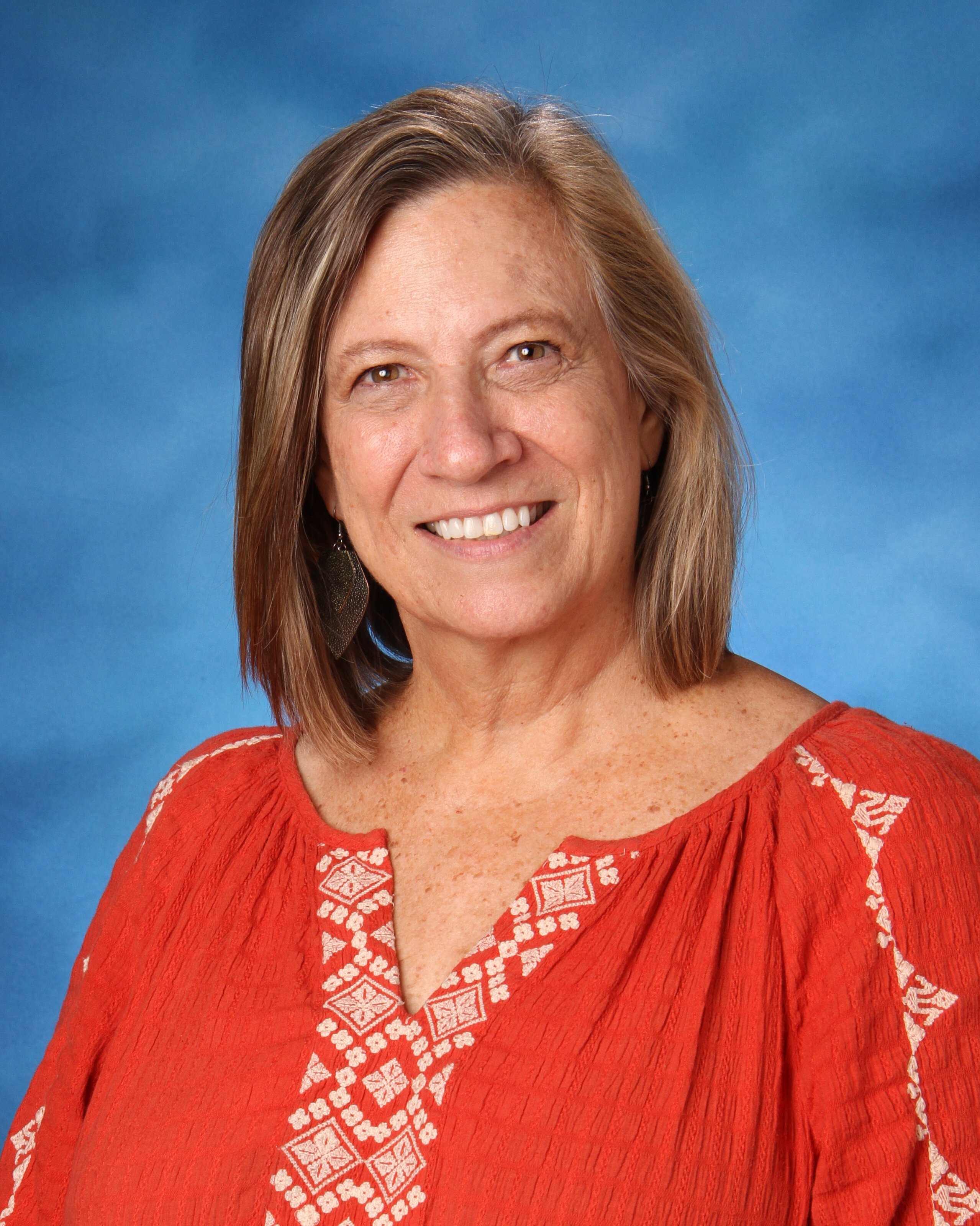 Linda Boza Headshot 24-25